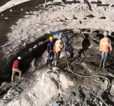 临漳拱顶带模注浆料的施工流程及注意事项